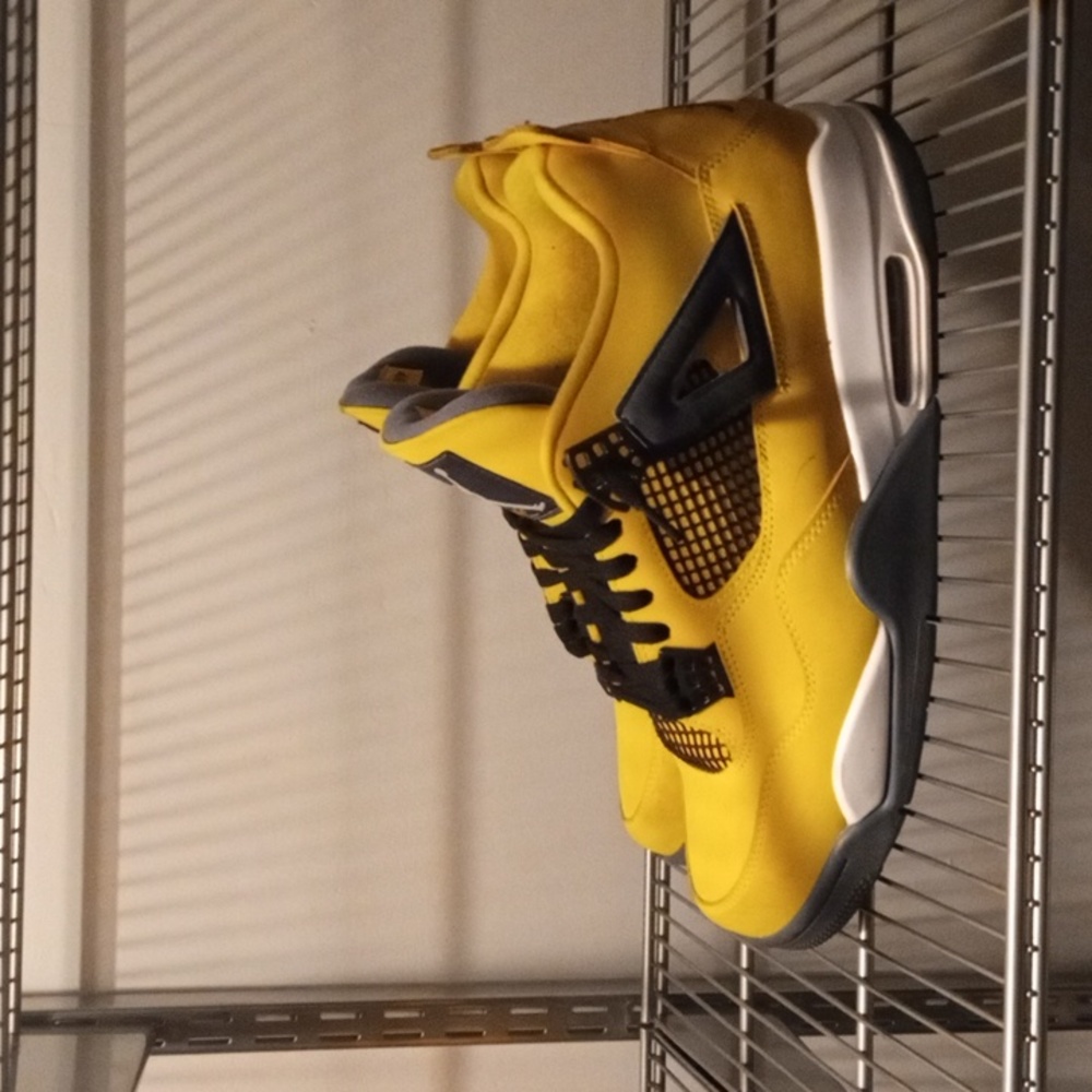Jordan 4 Lightning